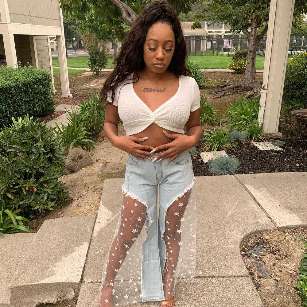 ๐ช Twist Front Knit Crop Top ๐ช - Picture 5 of 7